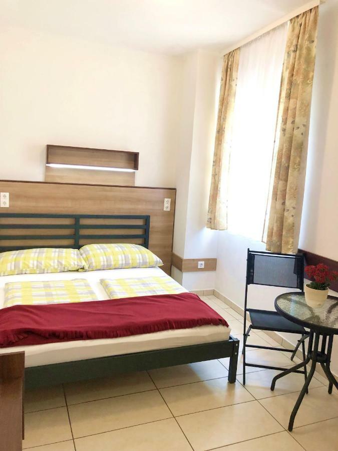 Suele Apartments & Rooms Balatonfured Luaran gambar